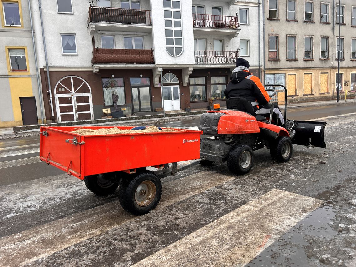 Marznący deszcz nad regionem. IMGW znowu ostrzega przed gołoledzią
