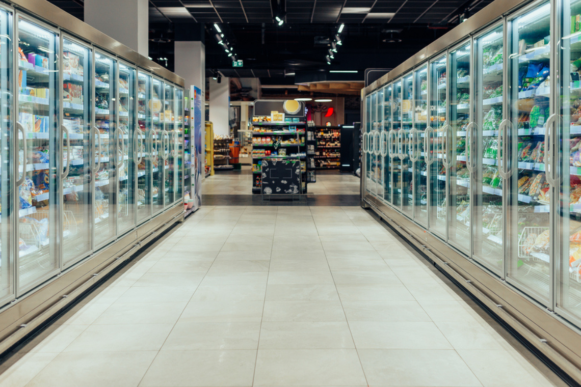 Tak Biedronka, Lidl i Netto oszczędzają na prądzie