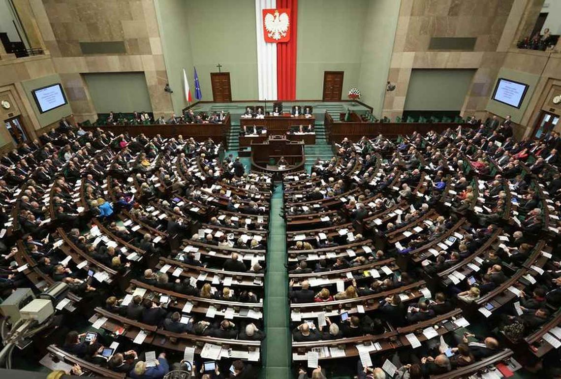 Zaskakujące wyniki sondażu. PiS i KO na ostatnich miejscach 