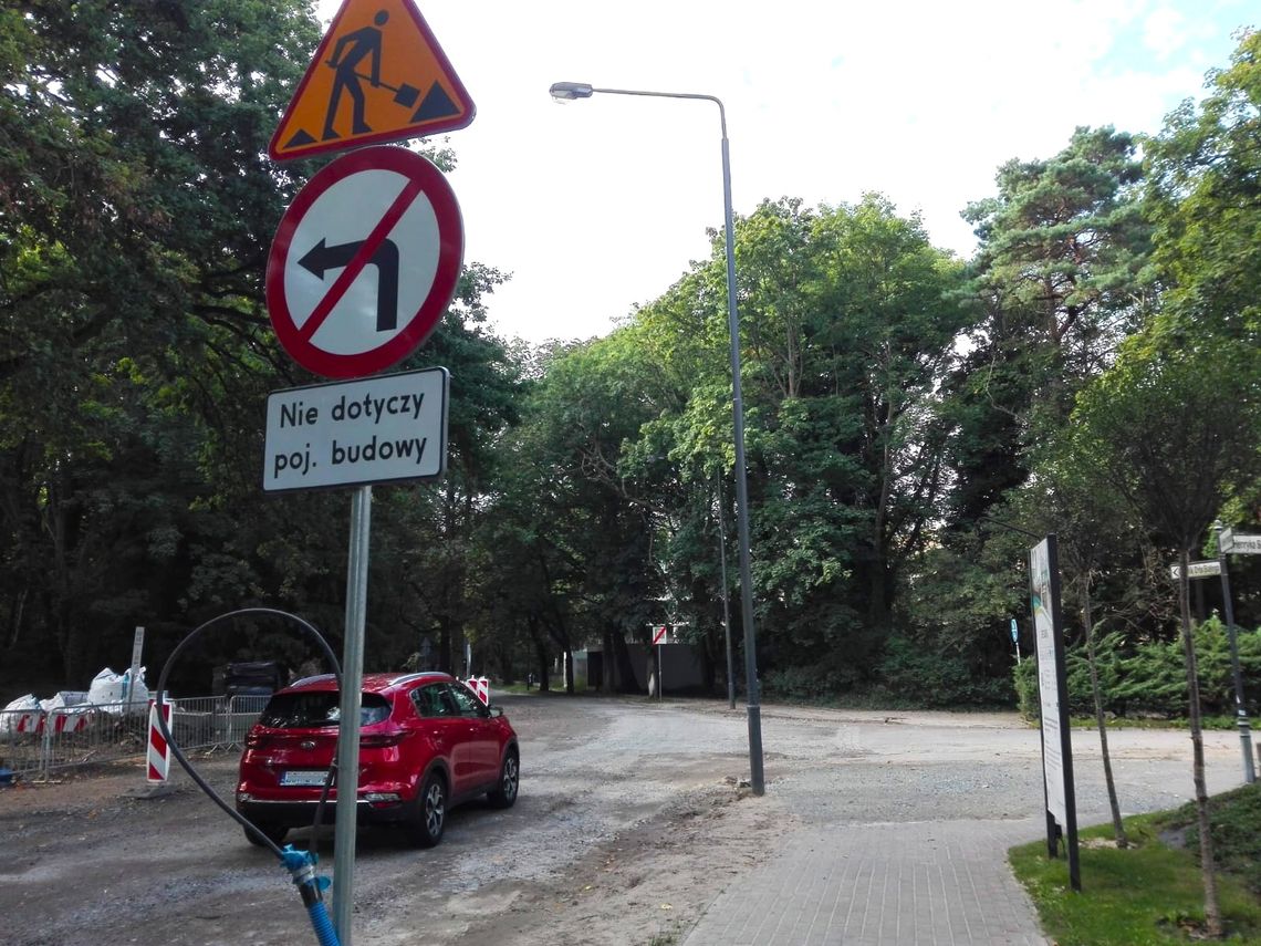 Zmiana organizacji ruchu - zamknięcie skrzyżowania ulic Sienkiewicza i Krzywoustego od 8 września