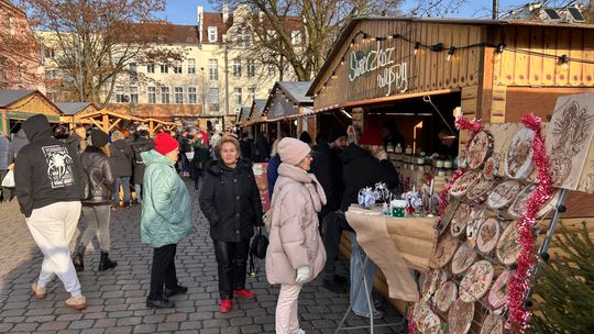 Świąteczny Jarmark na Placu Rybaka. Zagrają Brathanki Świąteczny Jarmark na Placu Rybaka. Zagrają Brathanki